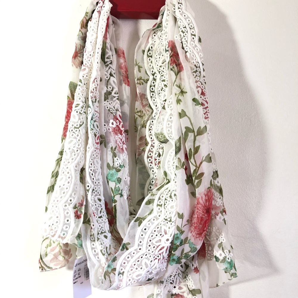DRESSBARN SCARF NWT
